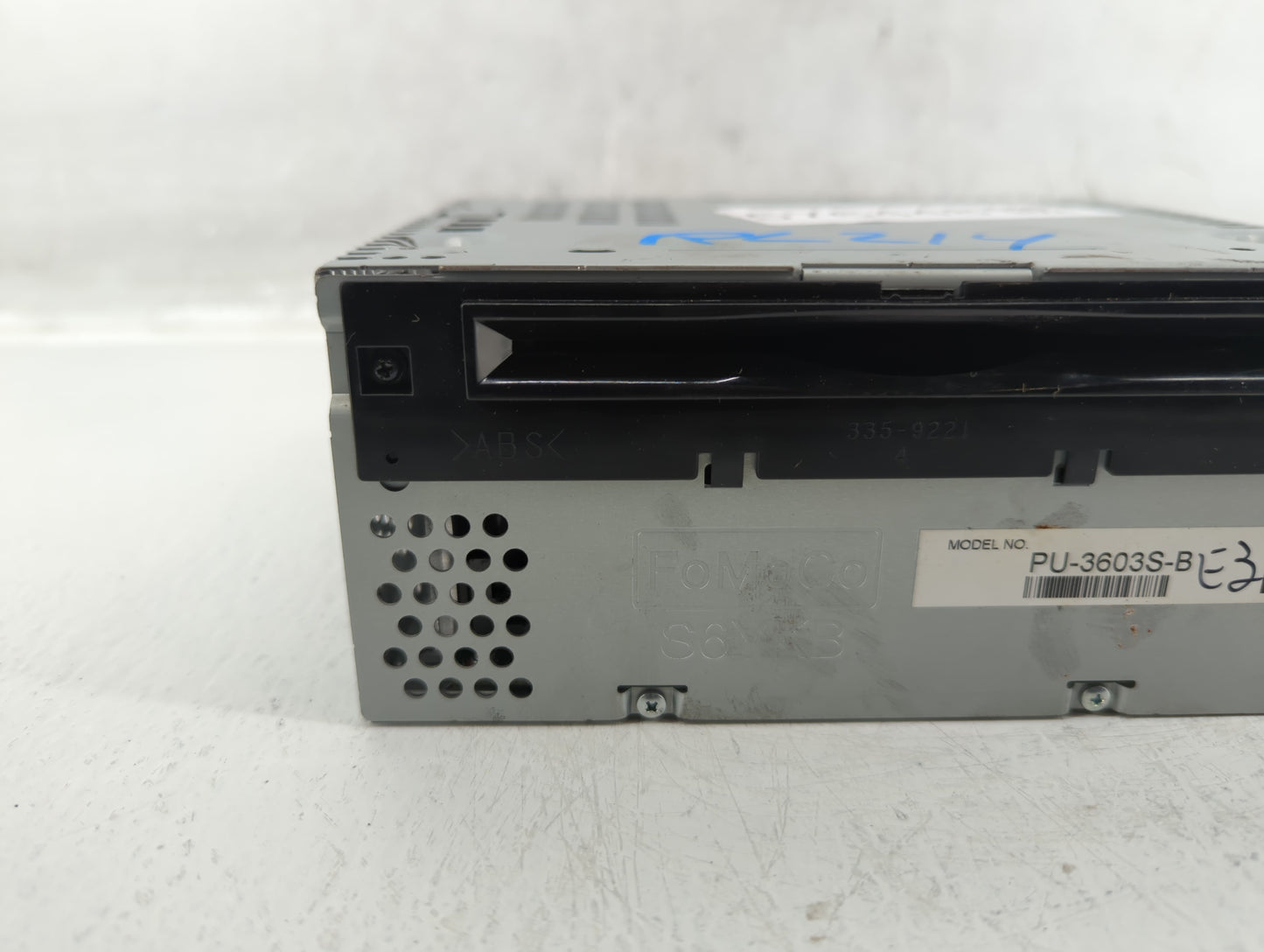 2015-2016 Ford Mustang Radio AM FM Cd Player Receiver Replacement P/N:FR3T-19C107-SE Fits Fits 2015 2016 OEM Used Auto Parts