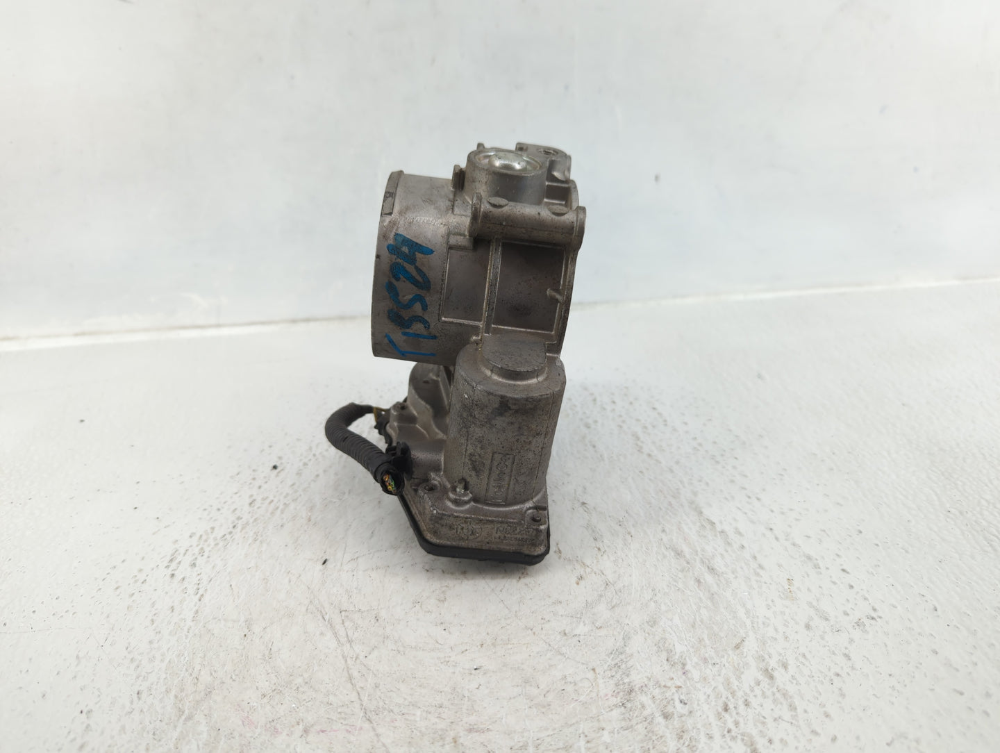 2011-2017 Ford Mustang Throttle Body P/N:AT4E-9F991-EH Fits Fits 2011 2012 2013 2014 2015 2016 2017 2018 2019 OEM Used Auto 