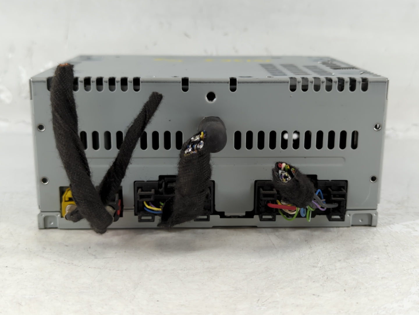 2015-2015 Ford Mustang Am Fm Cd Player Radio Receiver - Oemusedautoparts1.com