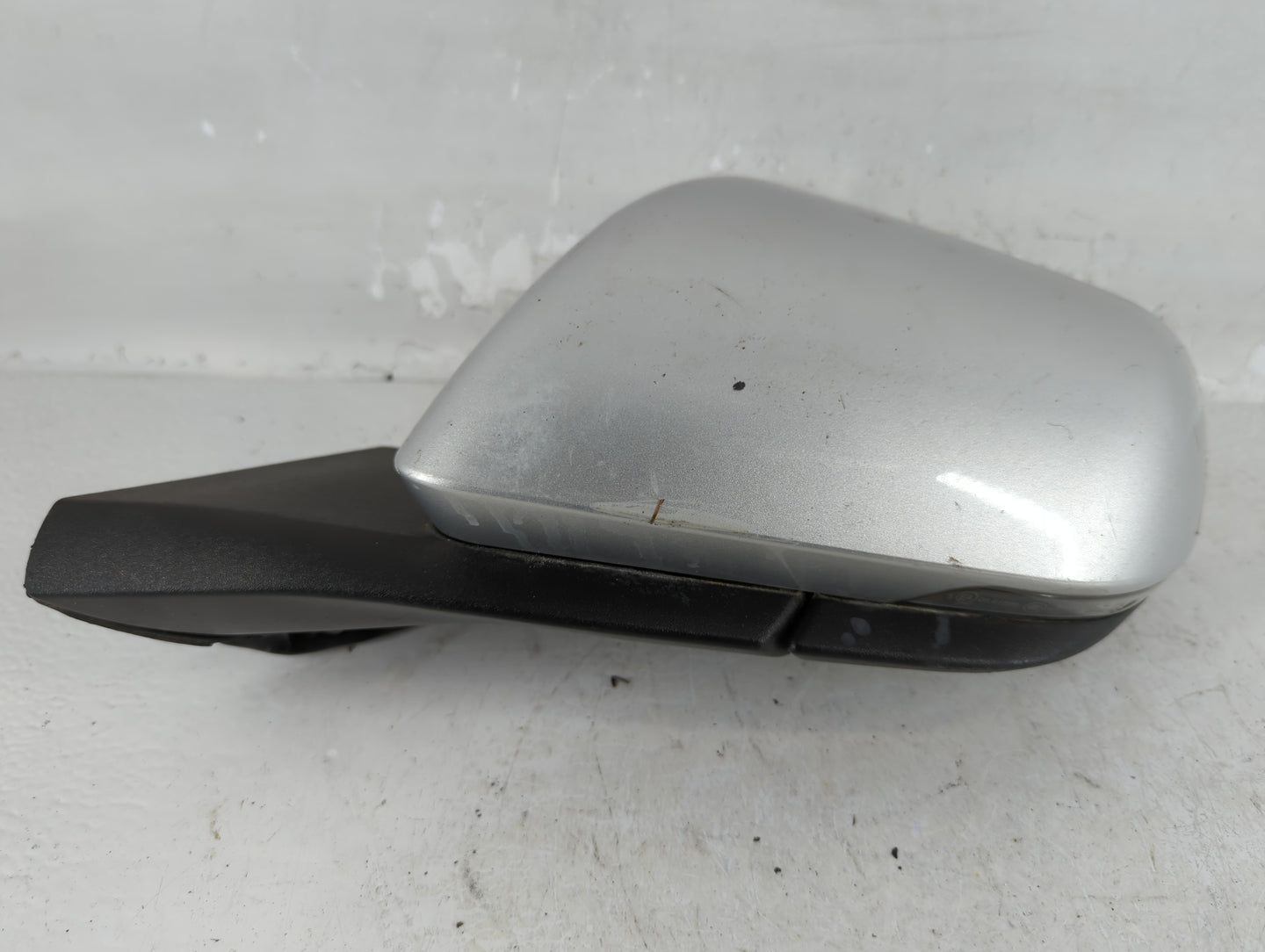 2015-2020 Ford Mustang Driver Side View Mirror - Left Door Mirror OEM Used - Oemusedautoparts1.com