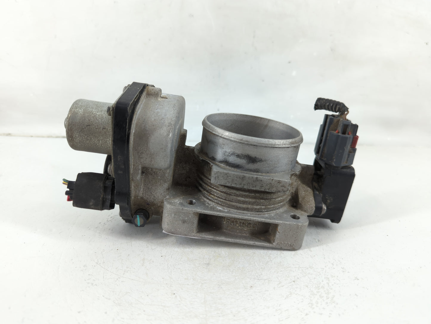 2013-2017 Ford Taurus Throttle Body P/N:AA5E-9F991-BB Fits Fits 2012 2013 2014 2015 2016 2017 OEM Used Auto Parts - Oemuseda