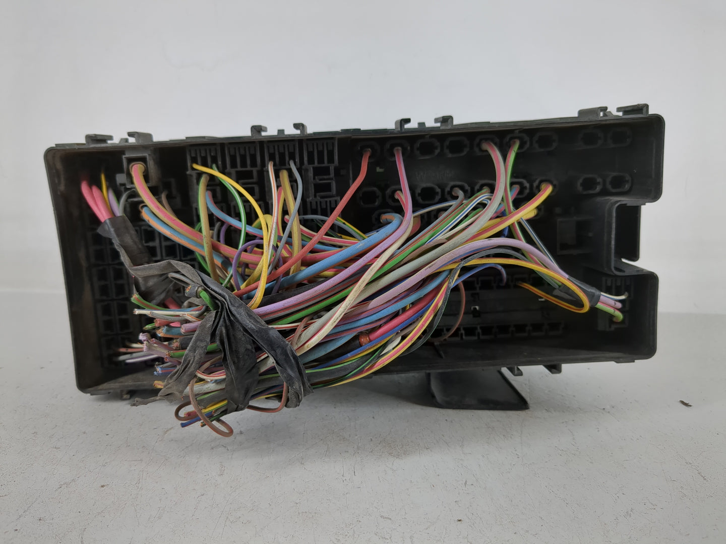 2013-2016 Ford Taurus Fusebox Fuse Box Panel Relay Module P/N:DG1T-14A003-BA Fits Fits 2013 2014 2015 2016 OEM Used Auto Par