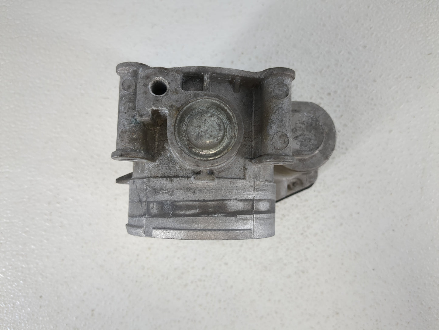 2013-2019 Ford Taurus Throttle Body P/N:AT4E-9F991-EH Fits Fits 2011 2012 2013 2014 2015 2016 2017 2018 2019 OEM Used Auto P