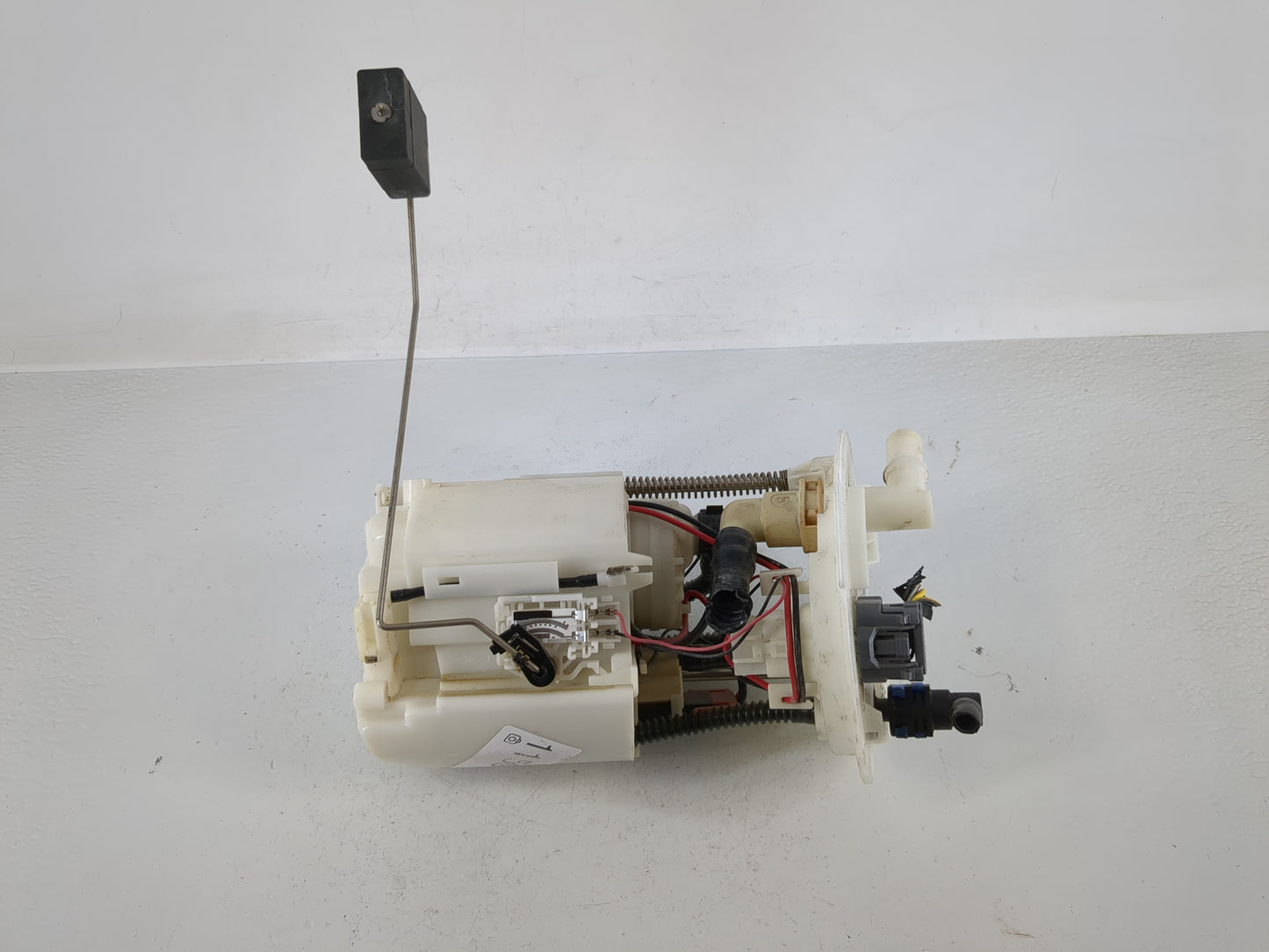 2013-2019 Ford Taurus Electrical Gas Fuel Pump Assembly - Oemusedautoparts1.com
