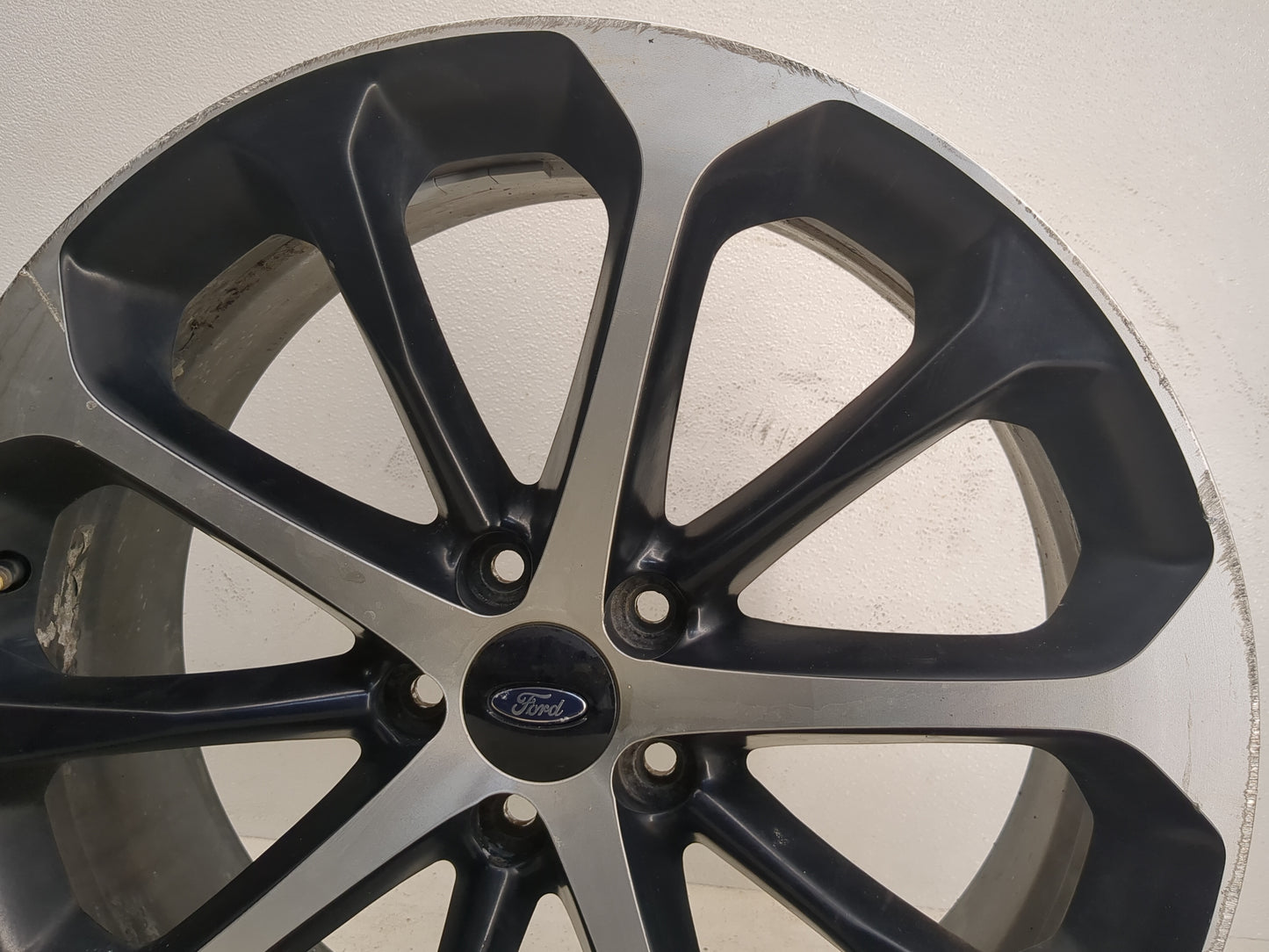 2014-2016 Ford Taurus Oem Wheel Rim - Oemusedautoparts1.com