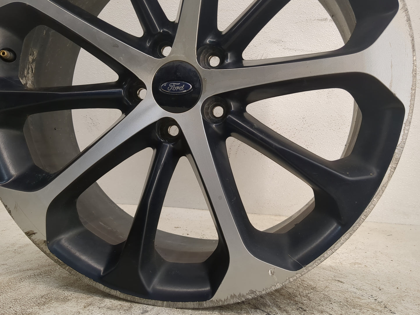 2014-2016 Ford Taurus Oem Wheel Rim - Oemusedautoparts1.com