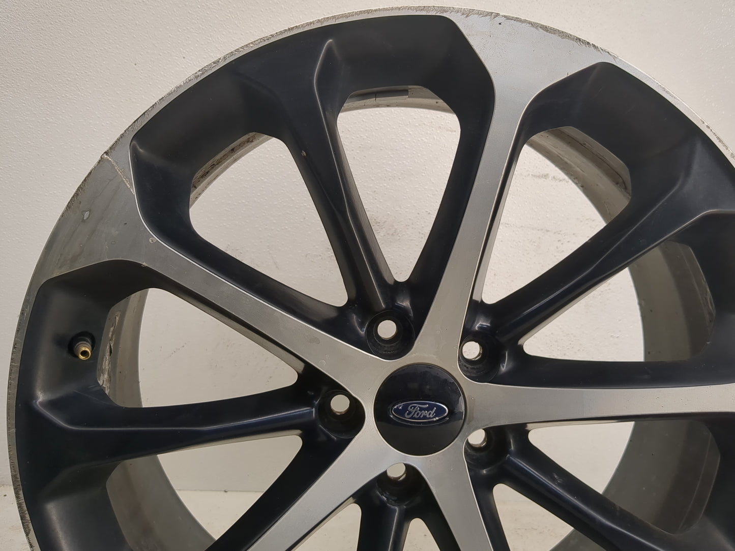 2014-2016 Ford Taurus Oem Wheel Rim - Oemusedautoparts1.com