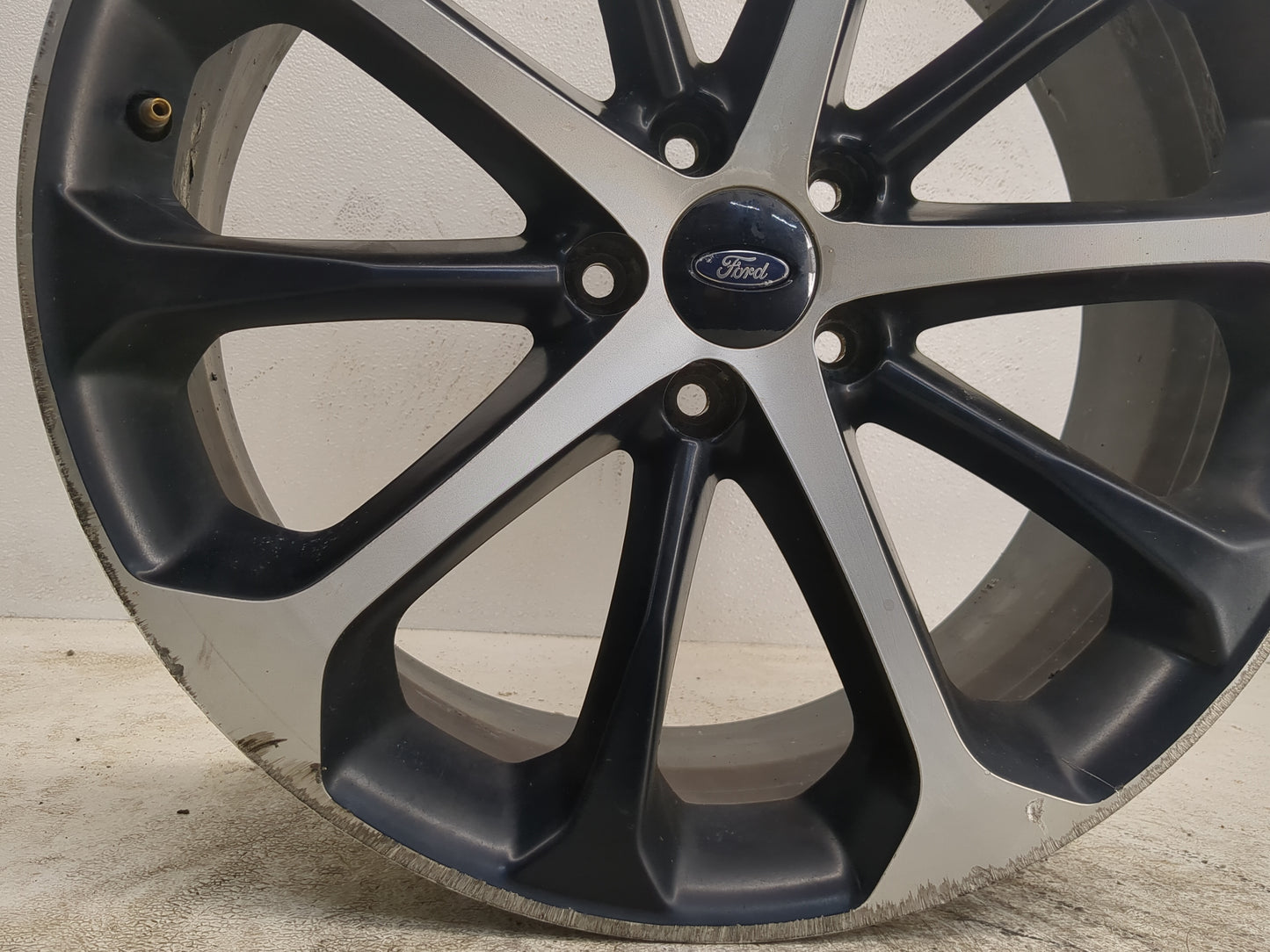 2014-2016 Ford Taurus Oem Wheel Rim - Oemusedautoparts1.com