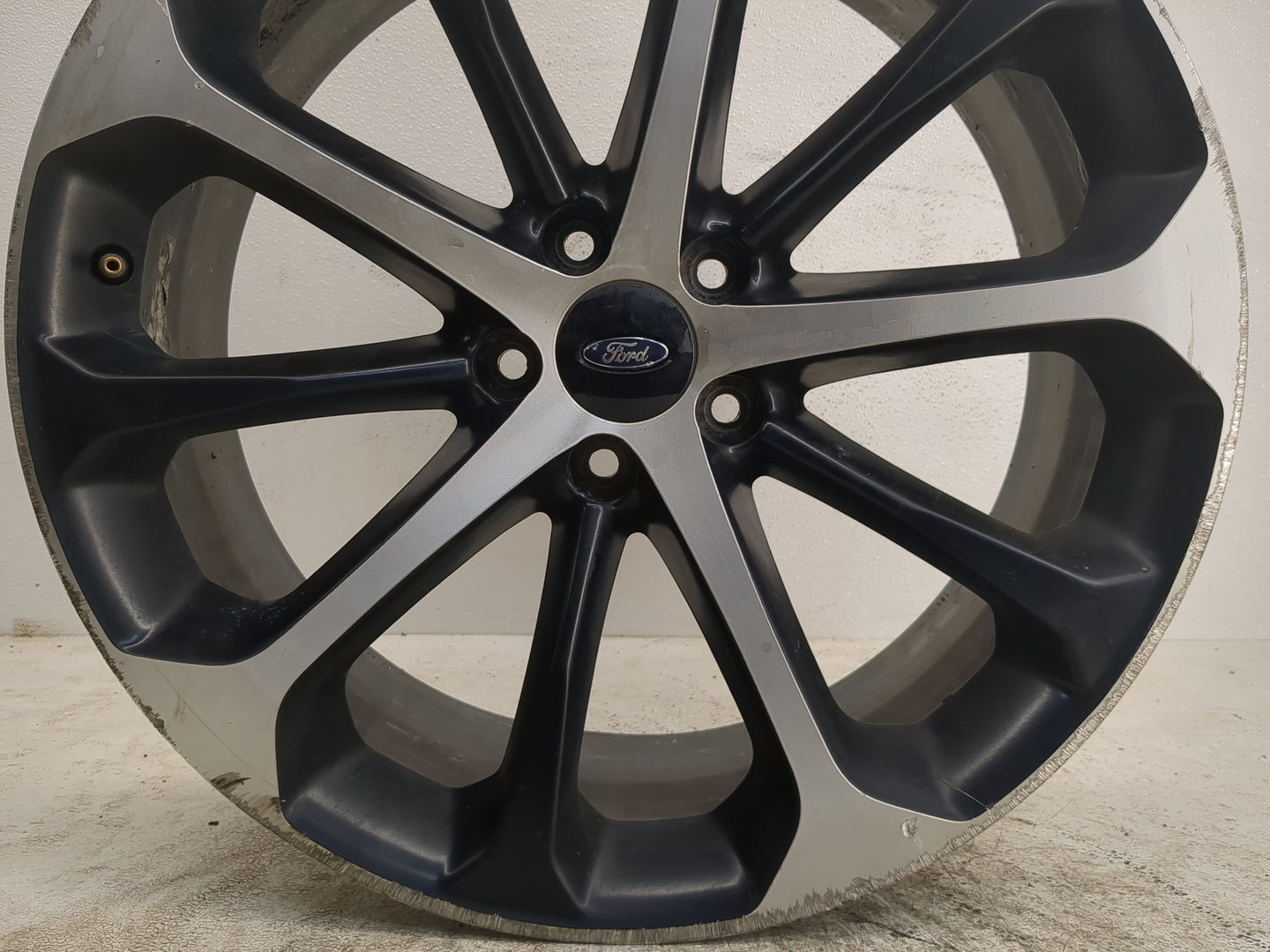 2014-2016 Ford Taurus Oem Wheel Rim - Oemusedautoparts1.com