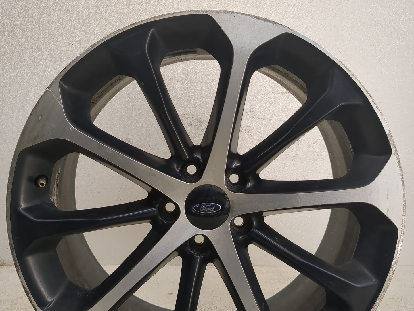 2014-2016 Ford Taurus Oem Wheel Rim - Oemusedautoparts1.com
