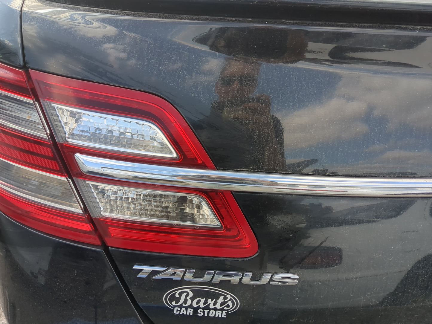 2013 Ford Taurus Driver Left Side Tail Light Taillight Deck Lid Mounted - Oemusedautoparts1.com