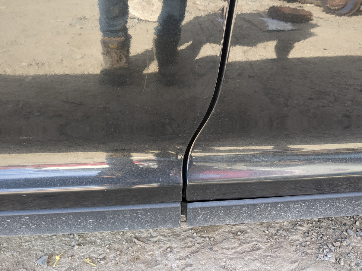 2010-2019 Ford Taurus Driver Front Door Oem 1185647 - Oemusedautoparts1.com