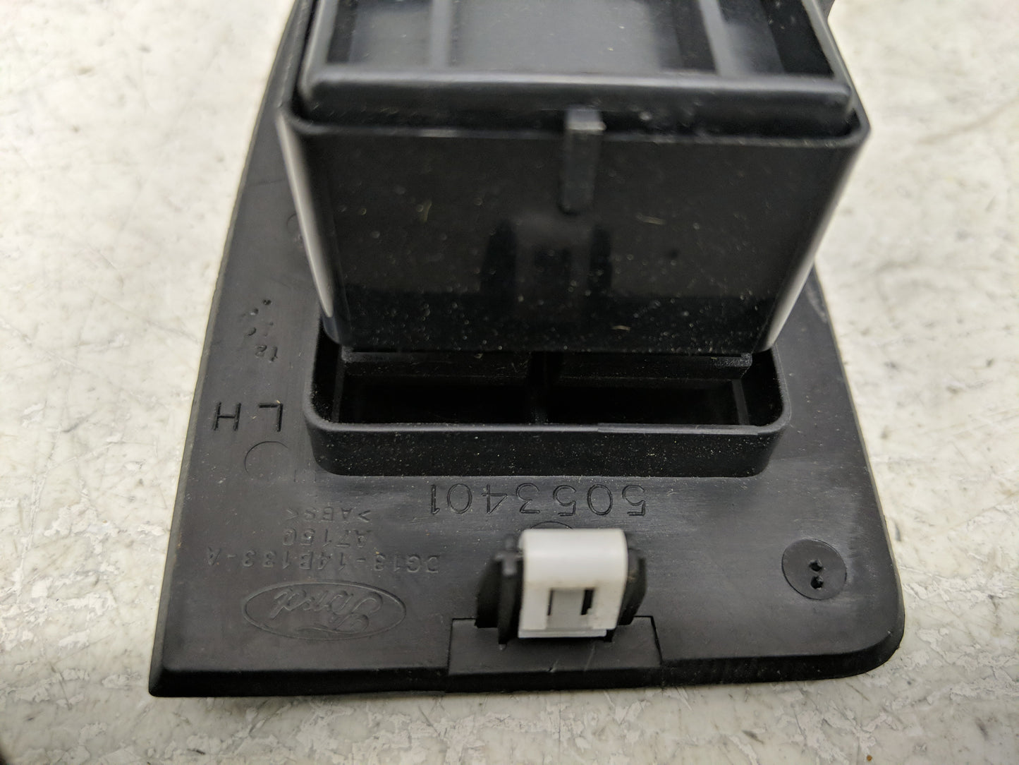 2013-2019 Ford Taurus Master Power Window Switch Replacement Driver Side Left P/N:DG13 14B133 BF3JA6 Fits OEM Used Auto Part