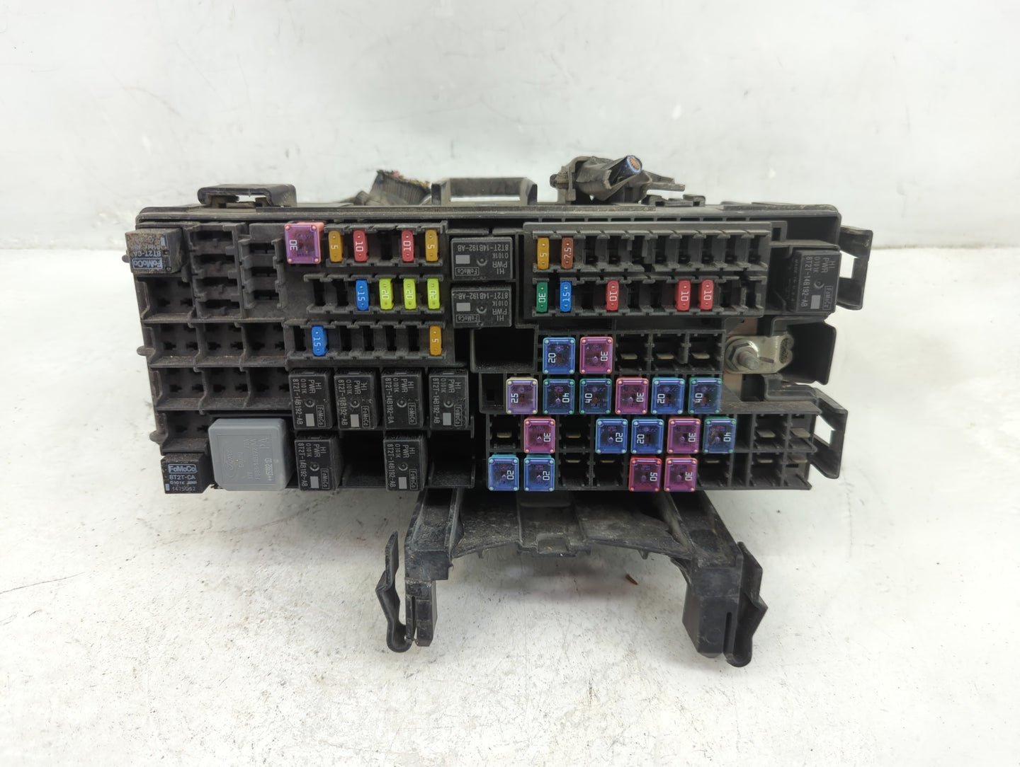 2013-2016 Ford Taurus Fusebox Fuse Box Panel Relay Module P/N:DG1T-14A003-BA Fits Fits 2013 2014 2015 2016 OEM Used Auto Par