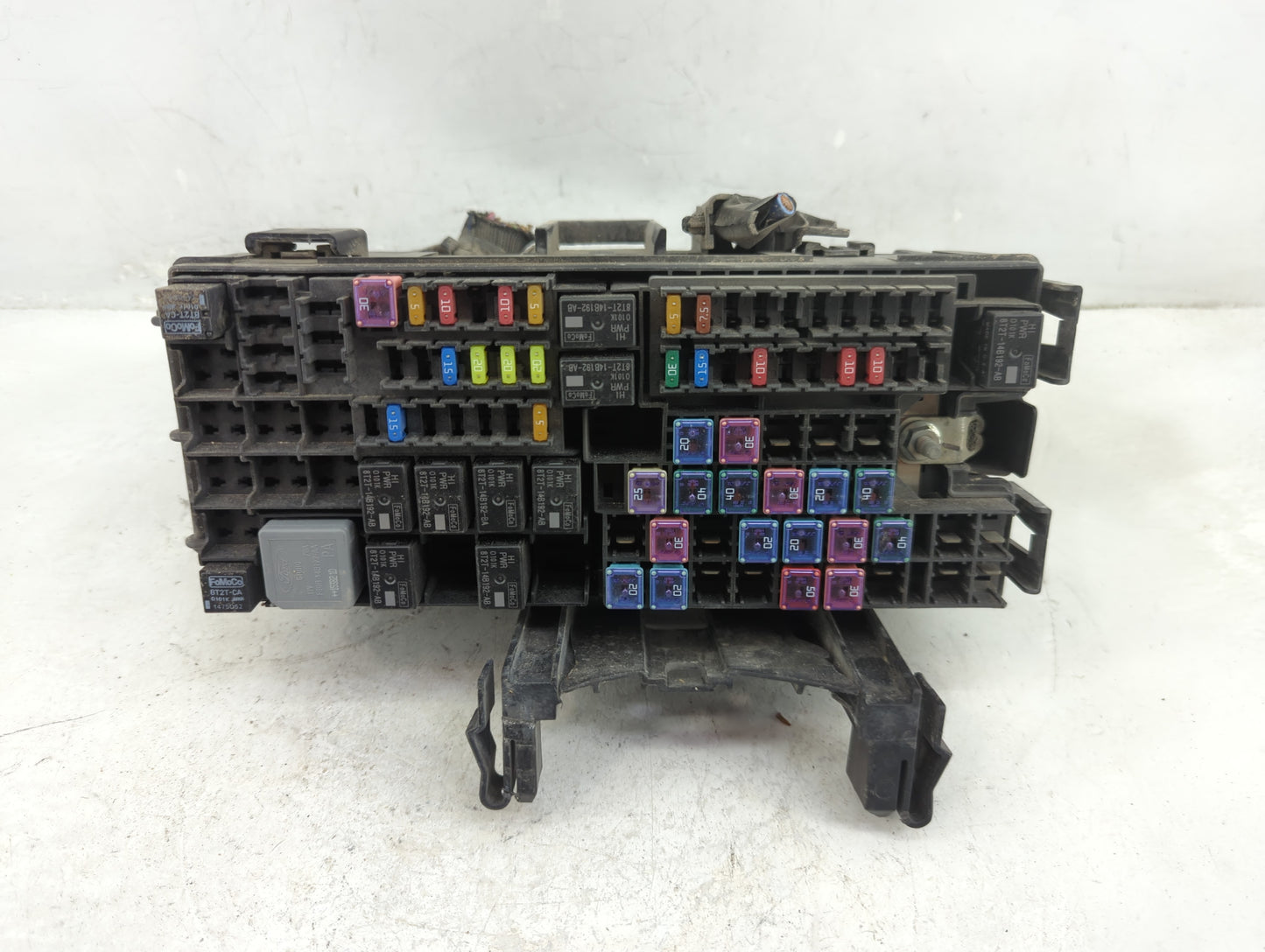 2013-2016 Ford Taurus Fusebox Fuse Box Panel Relay Module P/N:DG1T-14A003-BA Fits Fits 2013 2014 2015 2016 OEM Used Auto Par