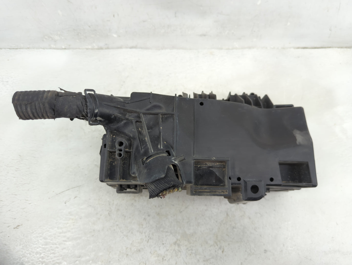 2013-2016 Ford Taurus Fusebox Fuse Box Panel Relay Module P/N:DG1T-14A003-BA Fits Fits 2013 2014 2015 2016 OEM Used Auto Par