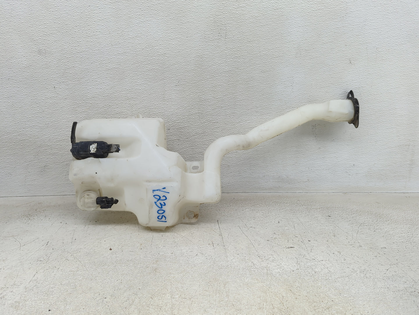 2012-2019 Ford Taurus Radiator Coolant Overflow Expansion Tank Bottle 1393703 - Oemusedautoparts1.com