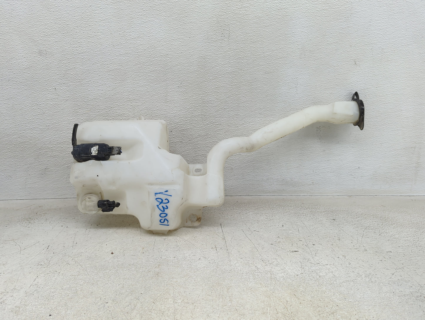 2012-2019 Ford Taurus Radiator Coolant Overflow Expansion Tank Bottle 1393703 - Oemusedautoparts1.com