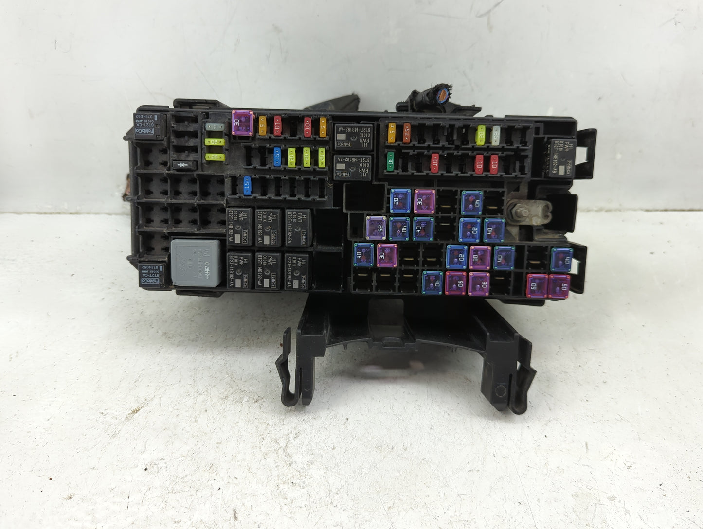 2013-2016 Ford Taurus Fusebox Fuse Box Panel Relay Module P/N:DG1T-14A003-BA Fits Fits 2013 2014 2015 2016 OEM Used Auto Par