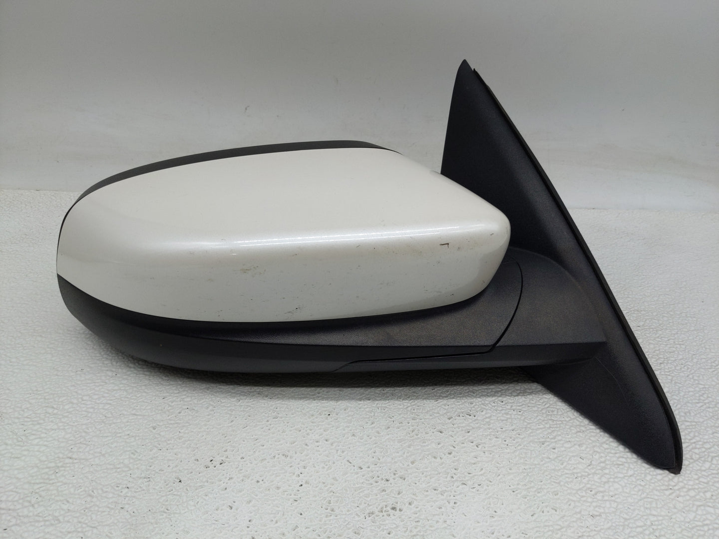 2010-2019 Ford Taurus Passenger Side View Mirror - Right Door Mirror OEM Used - Oemusedautoparts1.com
