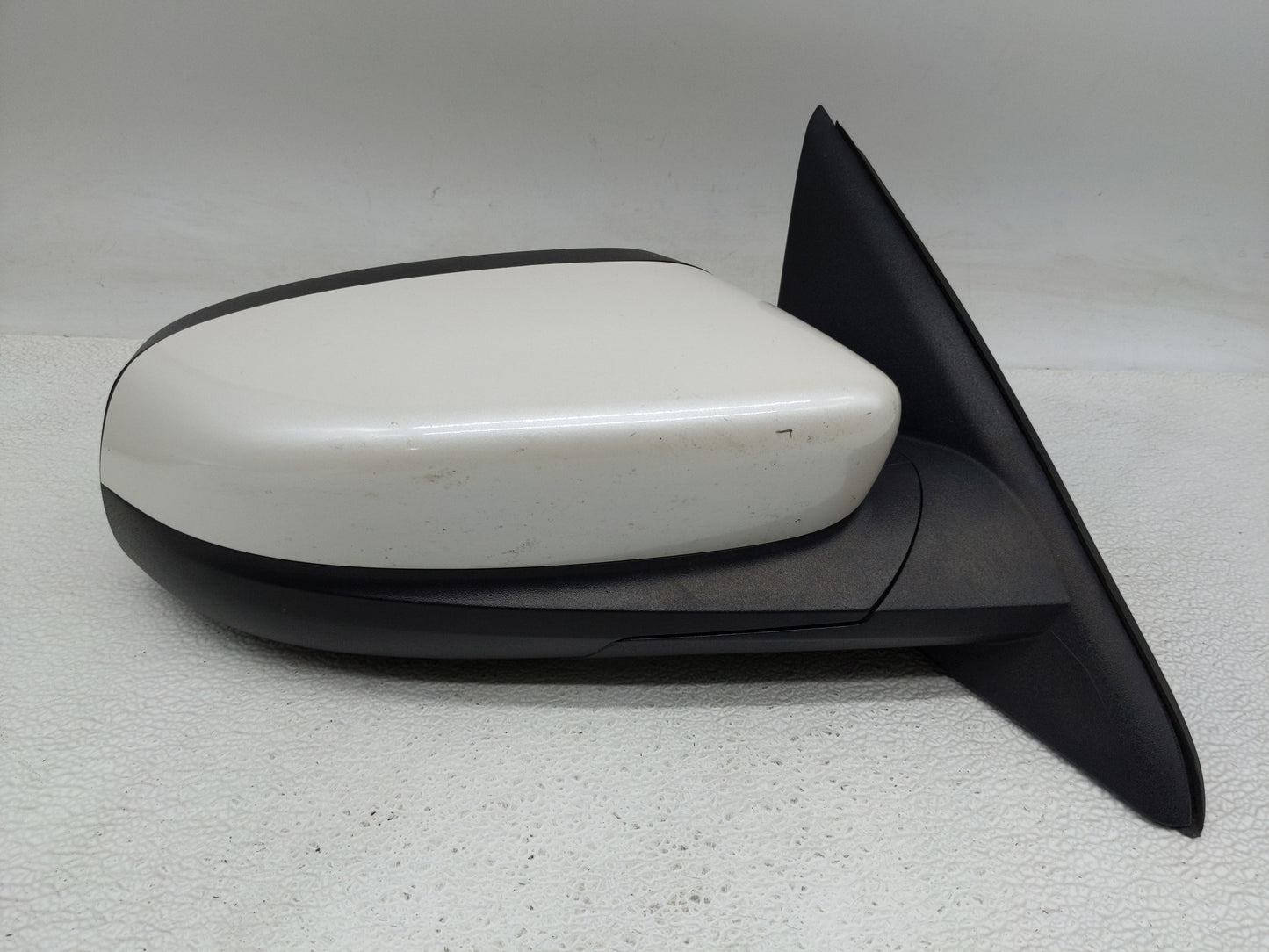2010-2019 Ford Taurus Passenger Side View Mirror - Right Door Mirror OEM Used - Oemusedautoparts1.com