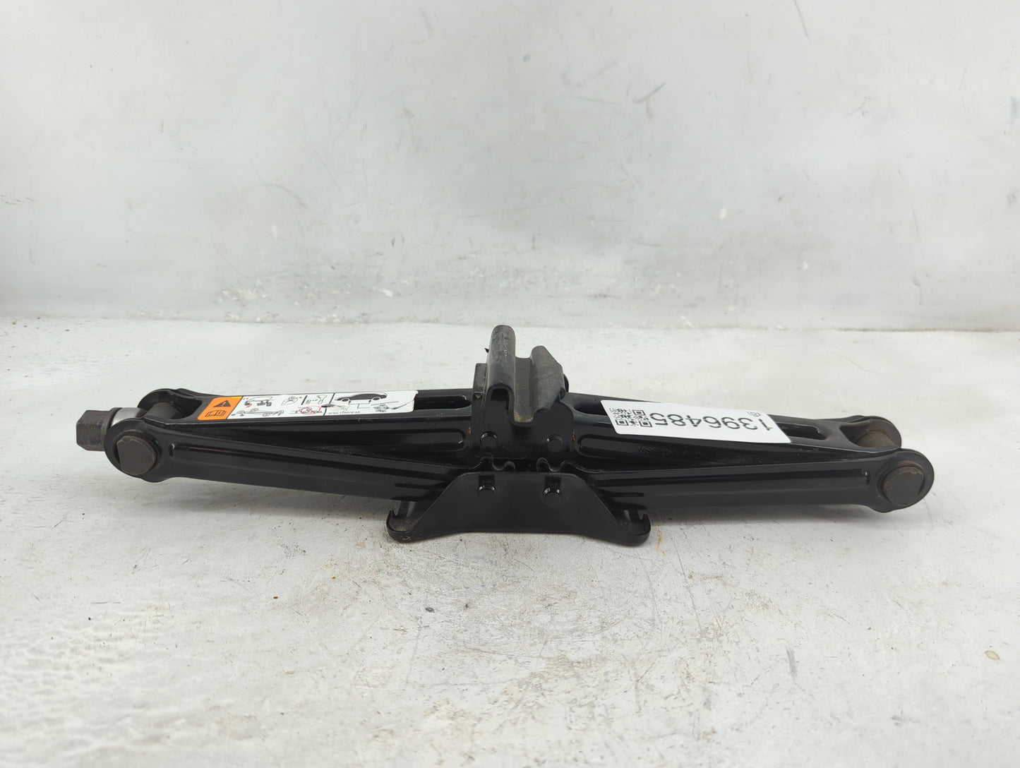 2015 Ford Taurus Spare Scissor Car Jack 1396485 - Oemusedautoparts1.com