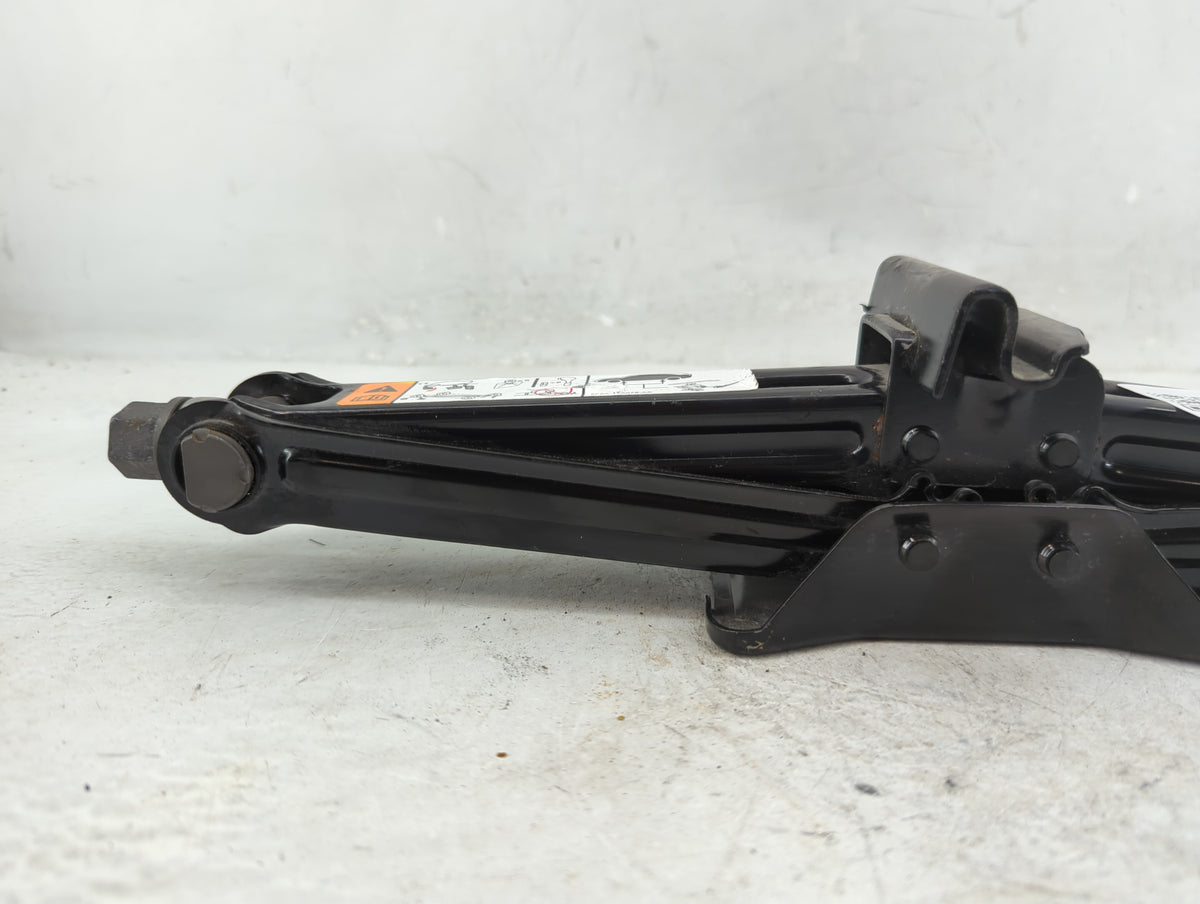2015 Ford Taurus Spare Scissor Car Jack 1396485 - Oemusedautoparts1.com