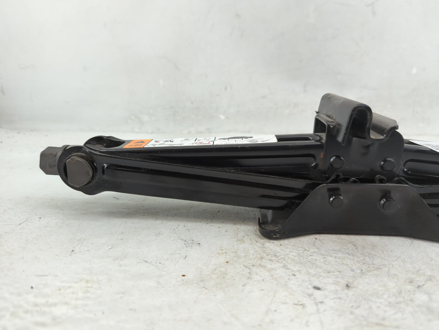 2015 Ford Taurus Spare Scissor Car Jack 1396485 - Oemusedautoparts1.com