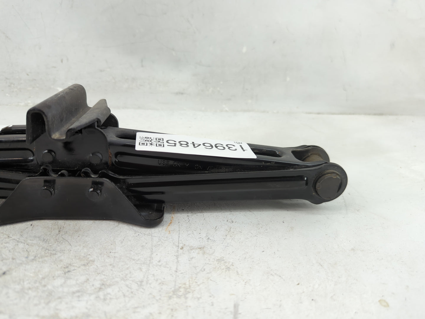 2015 Ford Taurus Spare Scissor Car Jack 1396485 - Oemusedautoparts1.com