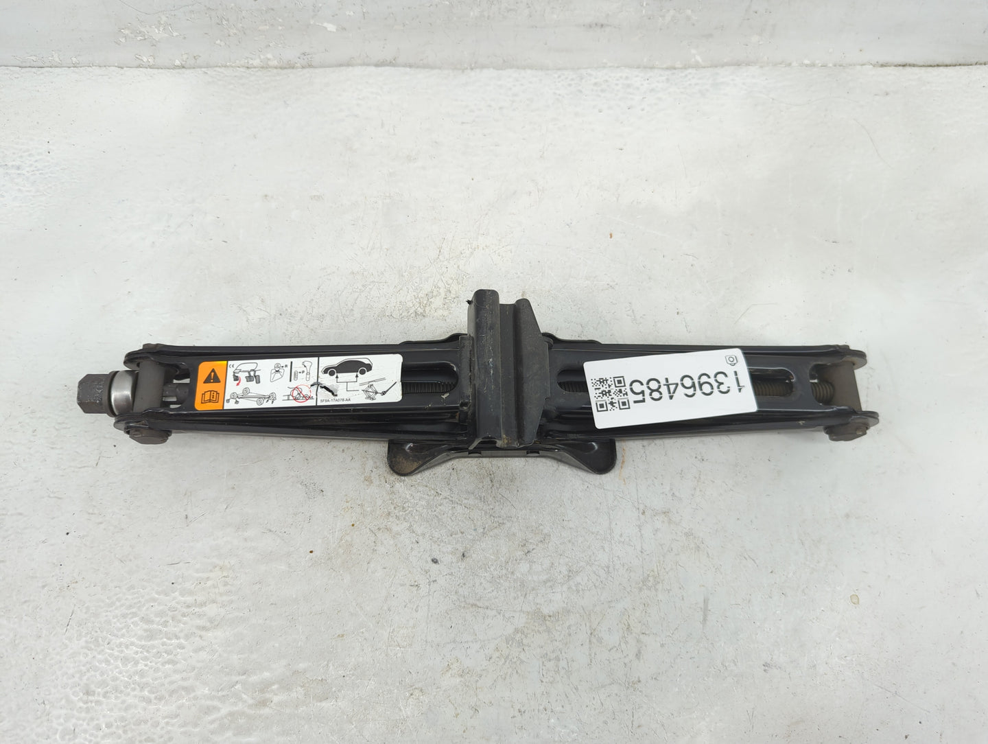2015 Ford Taurus Spare Scissor Car Jack 1396485 - Oemusedautoparts1.com