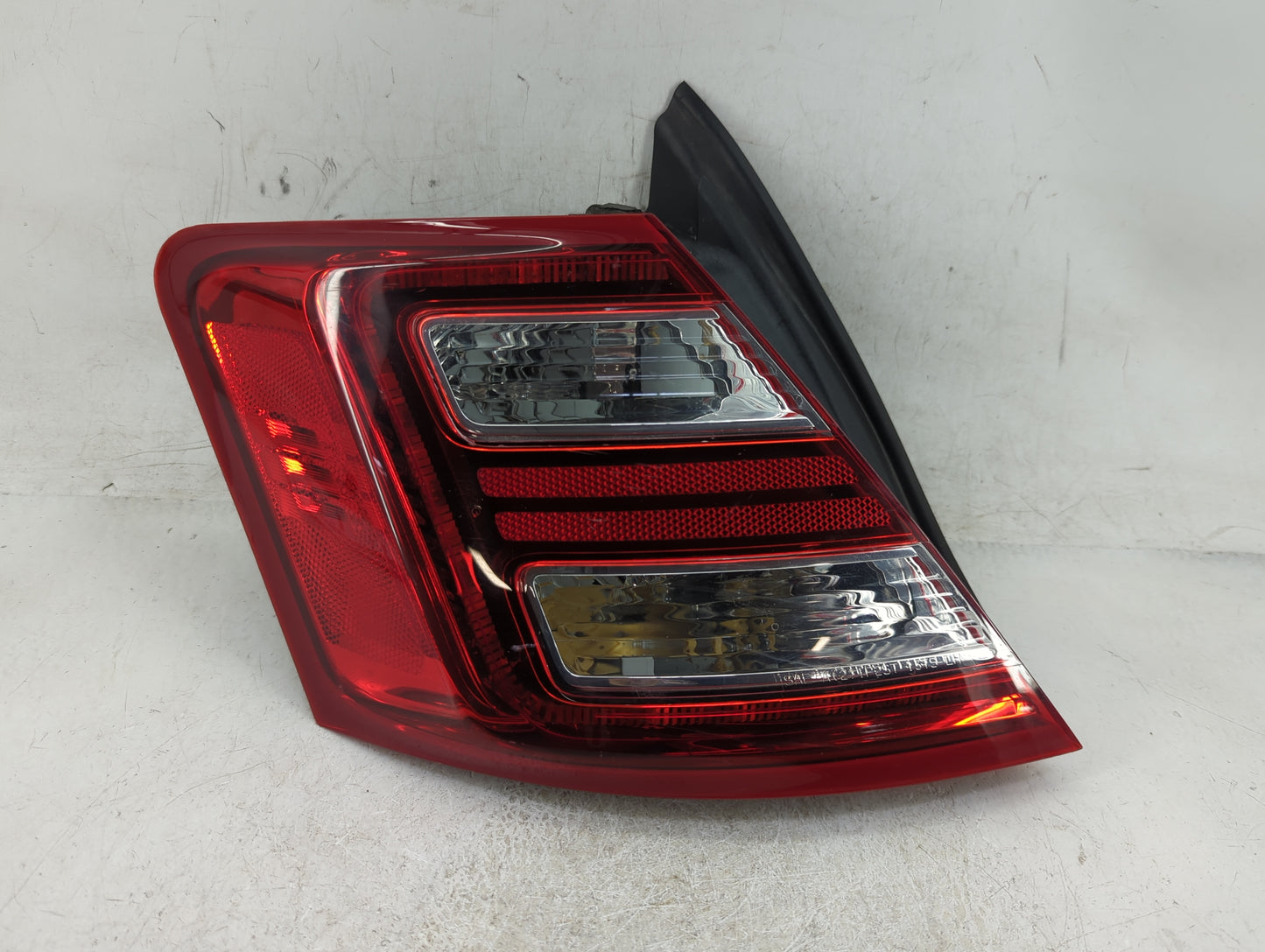 2013-2019 Ford Taurus Tail Light Assembly Passenger Right OEM P/N:44ZH-2126 DG13-13405-A Fits OEM Used Auto Parts - Oemuseda