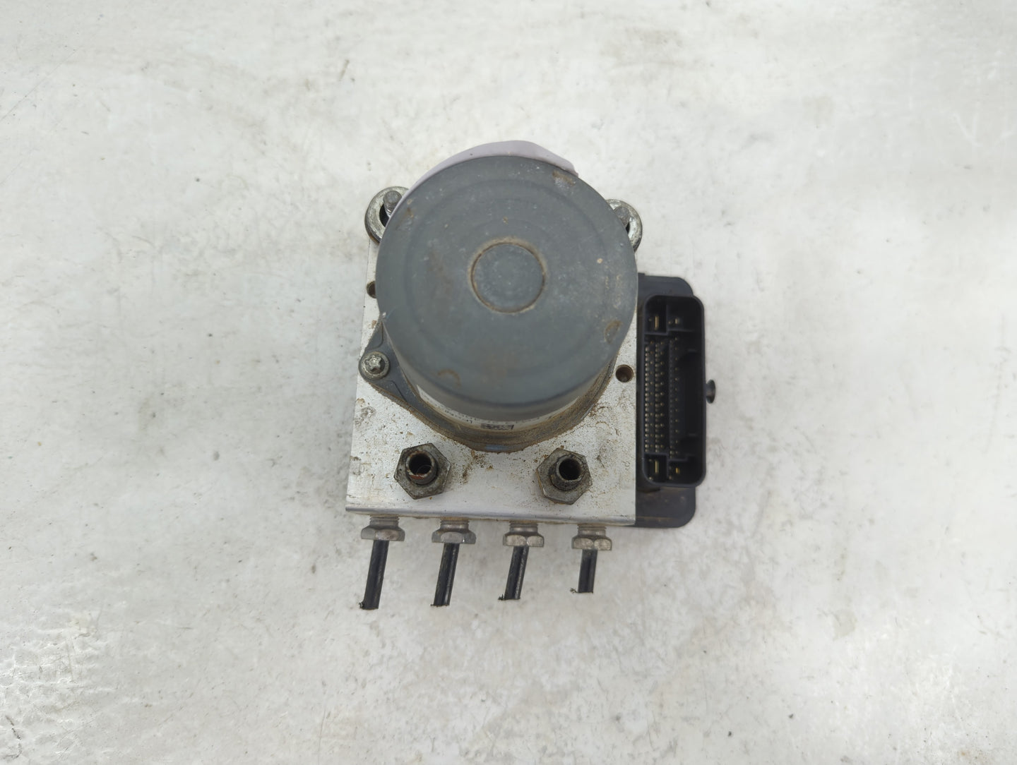 2014-2019 Ford Taurus ABS Pump Control Module Replacement P/N:FG13-2C405-A Fits Fits 2014 2015 2016 2017 2018 2019 OEM Used 