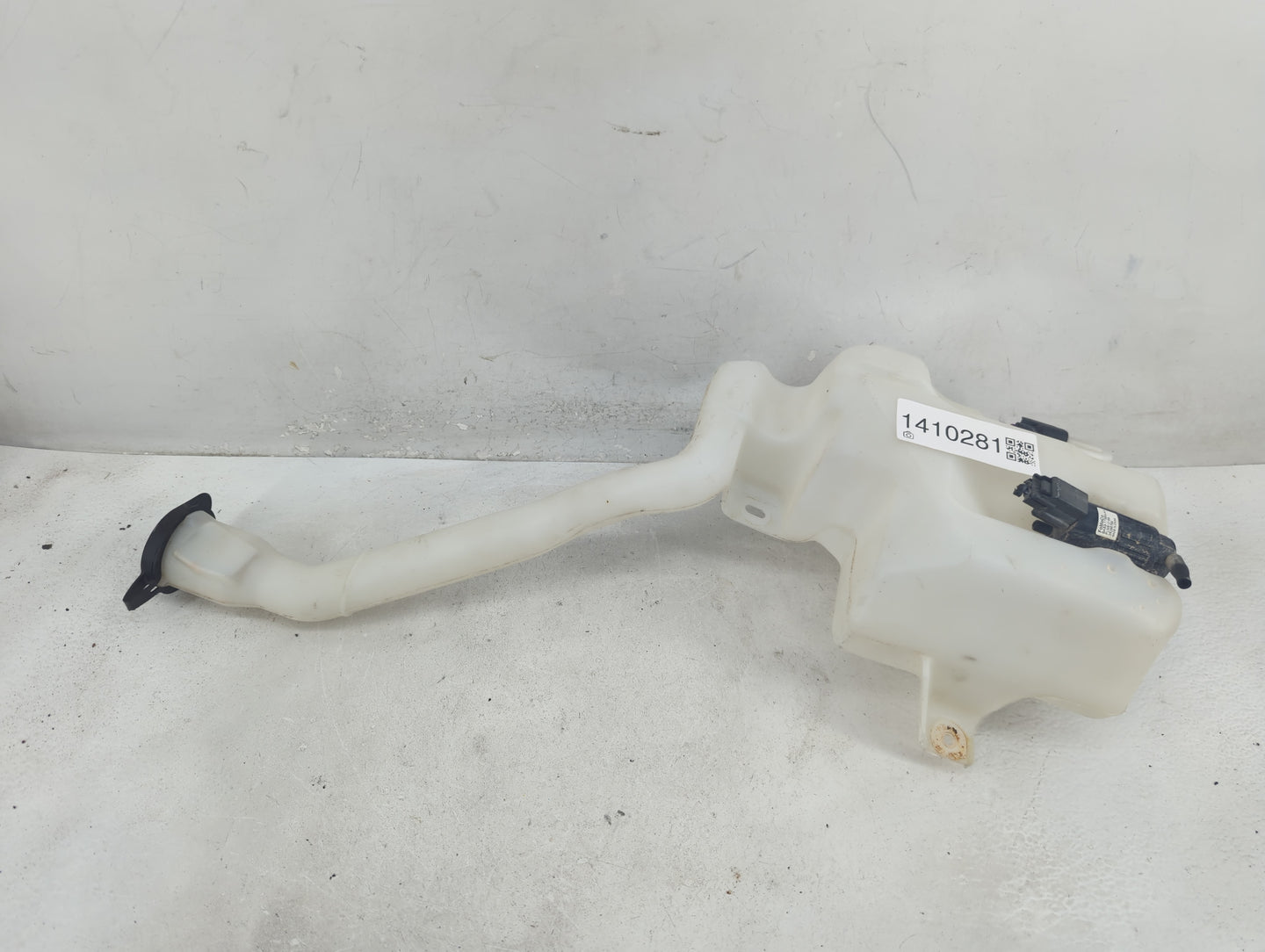 2013-2019 Ford Taurus Windshield Washer Fluid Reservoir Bottle Oem 1410281 - Oemusedautoparts1.com