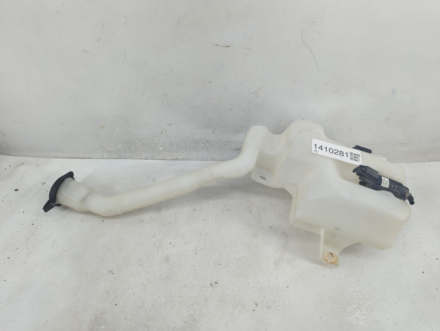 2013-2019 Ford Taurus Windshield Washer Fluid Reservoir Bottle Oem 1410281 - Oemusedautoparts1.com