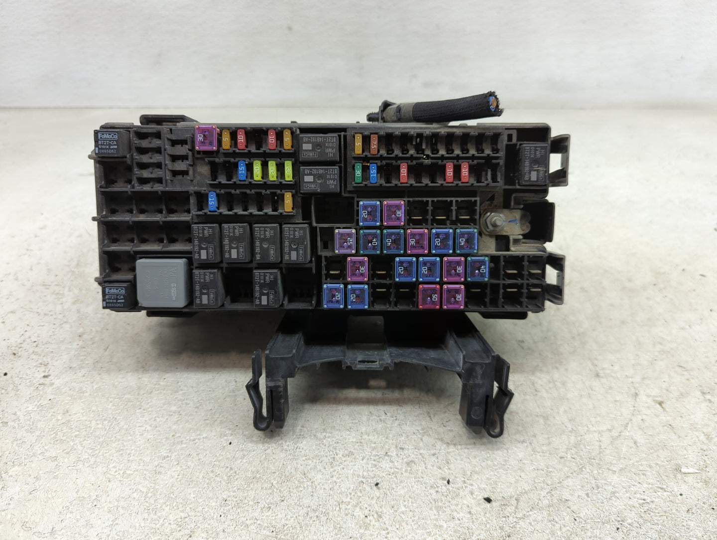 2013-2016 Ford Taurus Fusebox Fuse Box Panel Relay Module P/N:DG1T-14A003-BA Fits Fits 2013 2014 2015 2016 OEM Used Auto Par