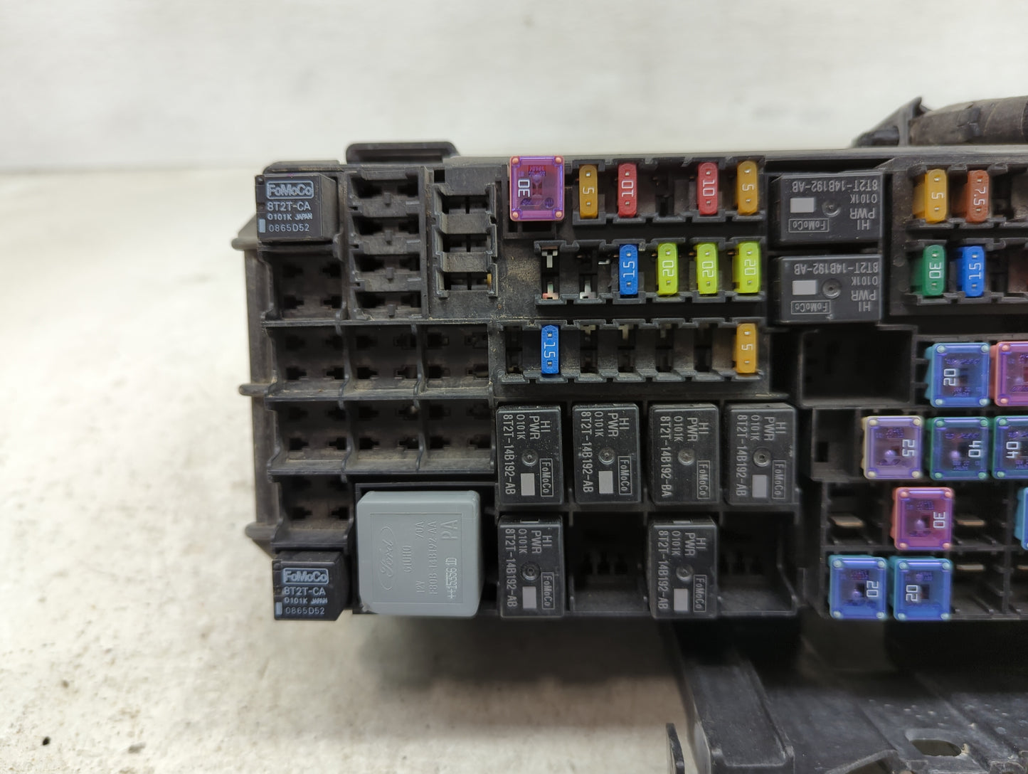 2013-2016 Ford Taurus Fusebox Fuse Box Panel Relay Module P/N:DG1T-14A003-BA Fits Fits 2013 2014 2015 2016 OEM Used Auto Par