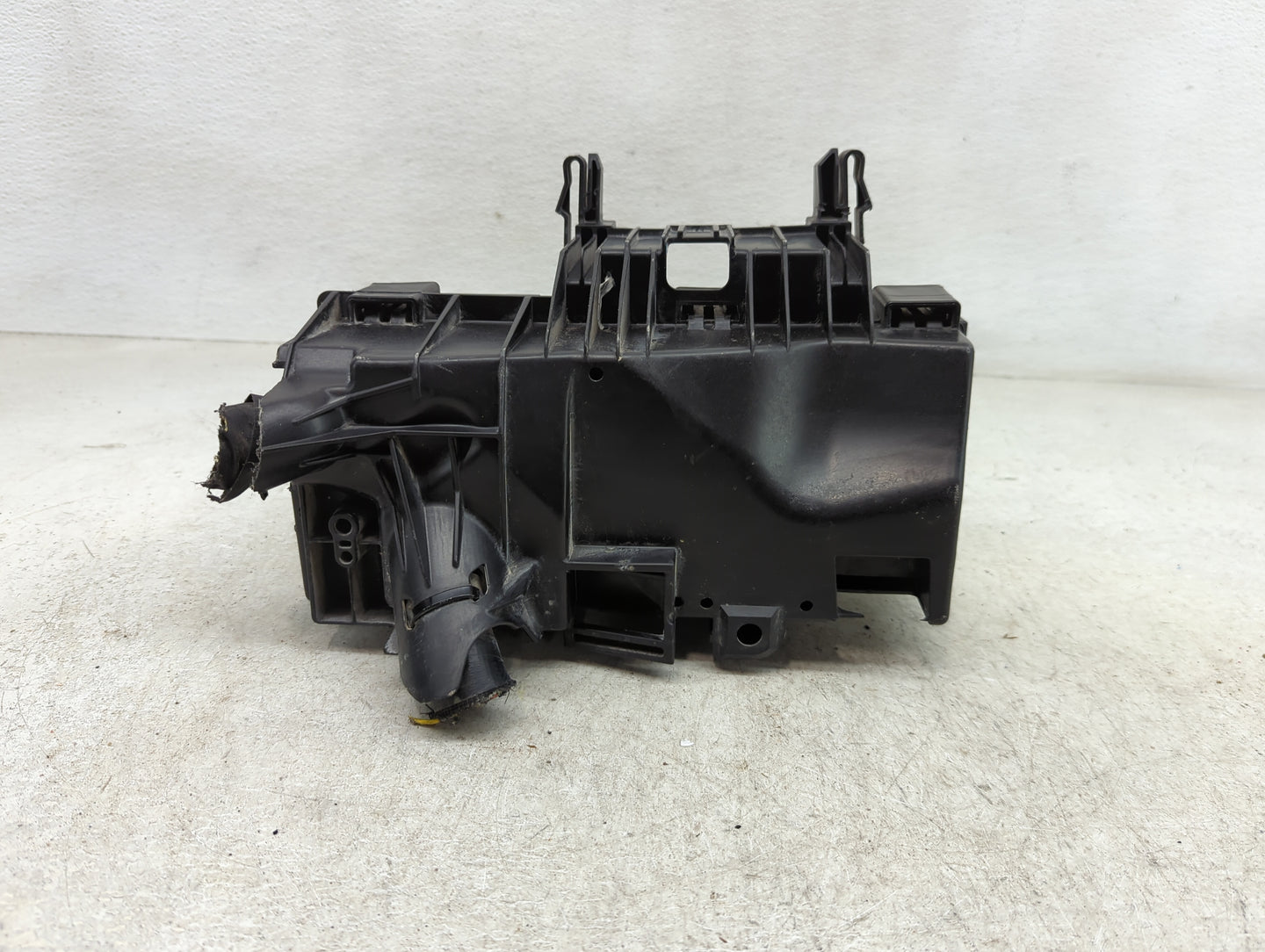 2013-2016 Ford Taurus Fusebox Fuse Box Panel Relay Module P/N:DG1T-14A003-BA Fits Fits 2013 2014 2015 2016 OEM Used Auto Par