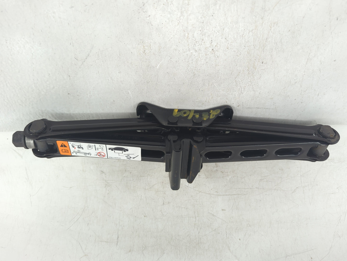 2015 Ford Taurus Spare Scissor Car Jack 1415853 - Oemusedautoparts1.com