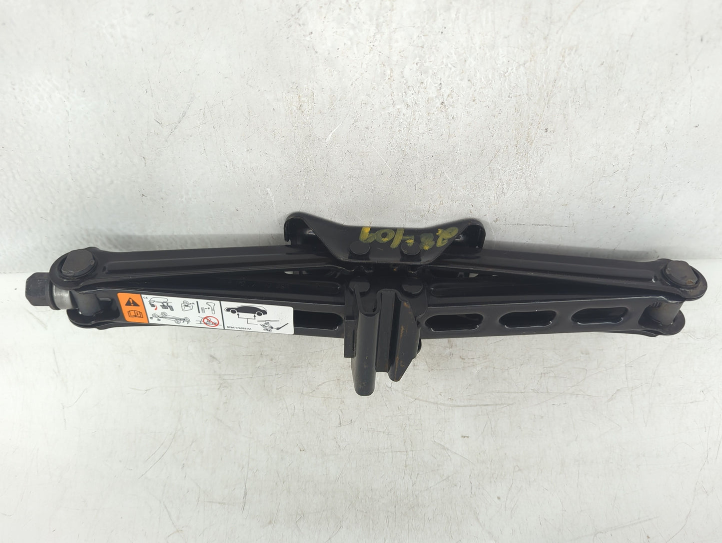 2015 Ford Taurus Spare Scissor Car Jack 1415853 - Oemusedautoparts1.com