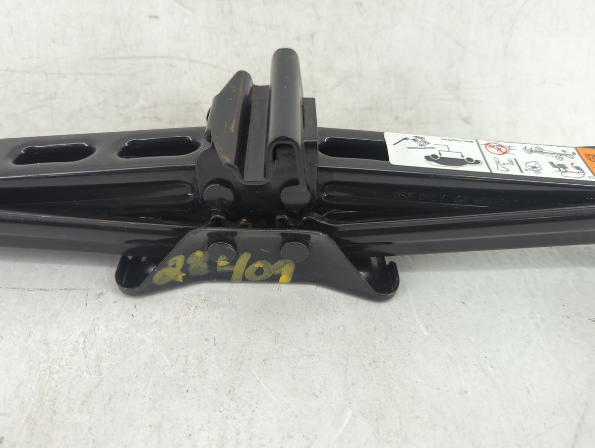 2015 Ford Taurus Spare Scissor Car Jack 1415853 - Oemusedautoparts1.com