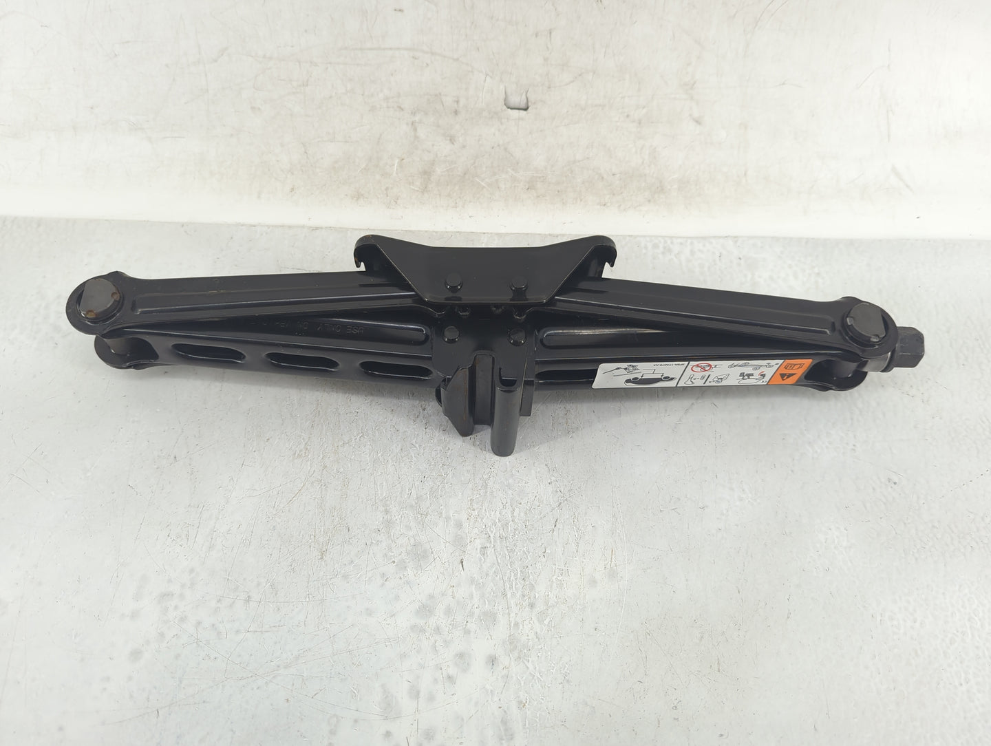 2015 Ford Taurus Spare Scissor Car Jack 1415853 - Oemusedautoparts1.com