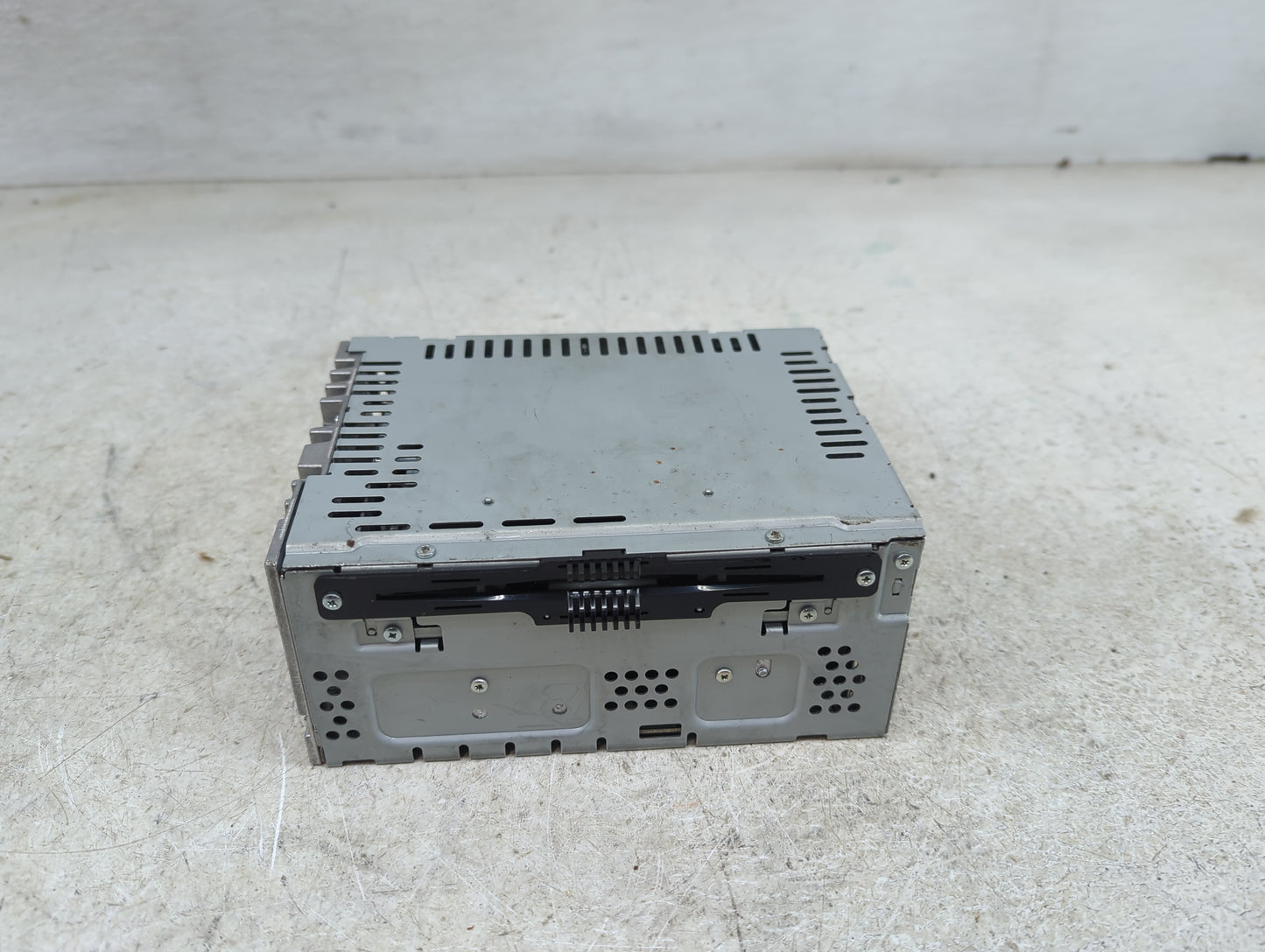 2013-2015 Ford Taurus Radio AM FM Cd Player Receiver Replacement P/N:DG1T-19C107-CG Fits Fits 2013 2014 2015 OEM Used Auto P