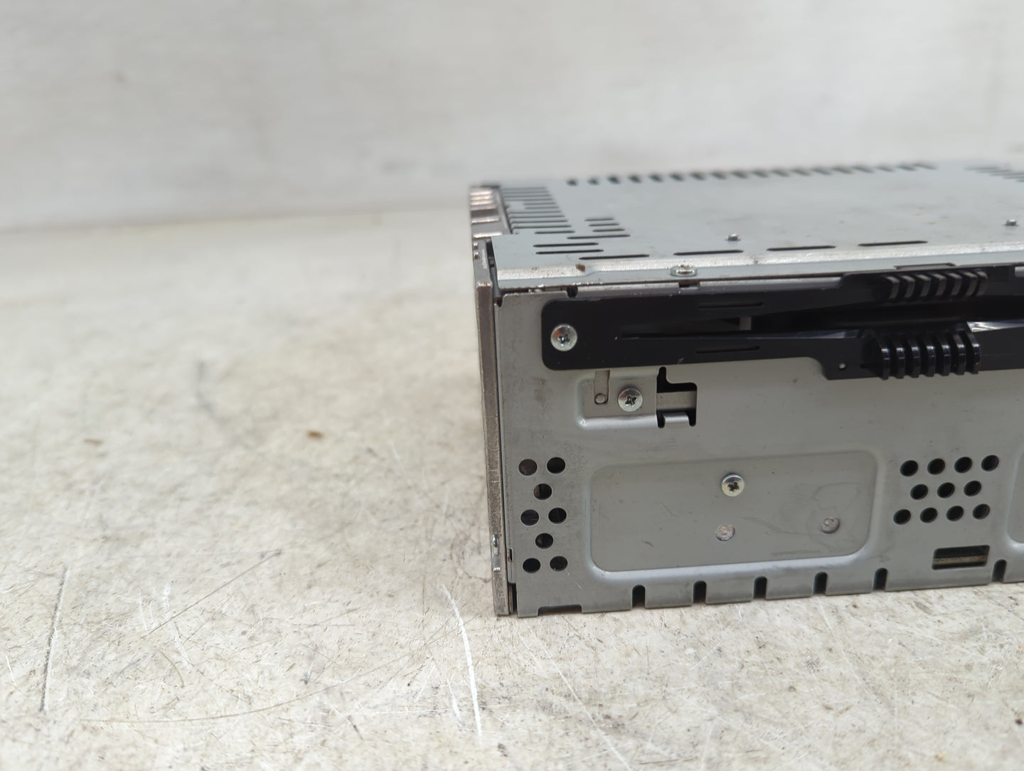 2013-2015 Ford Taurus Radio AM FM Cd Player Receiver Replacement P/N:DG1T-19C107-CG Fits Fits 2013 2014 2015 OEM Used Auto P