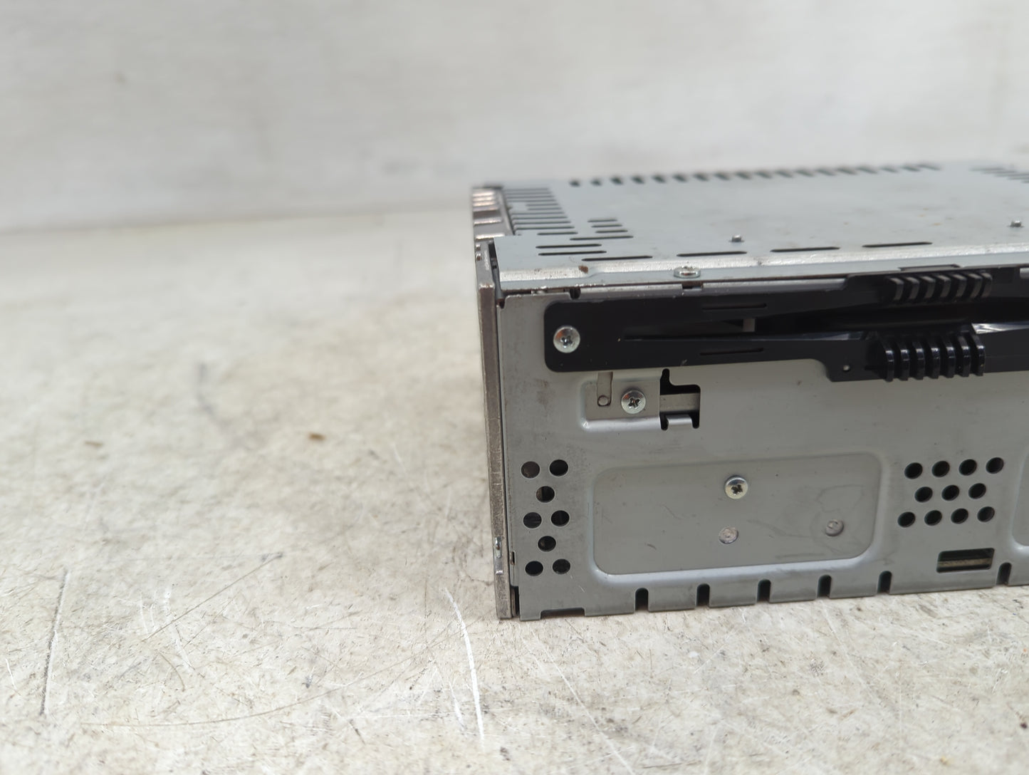 2013-2015 Ford Taurus Radio AM FM Cd Player Receiver Replacement P/N:DG1T-19C107-CG Fits Fits 2013 2014 2015 OEM Used Auto P