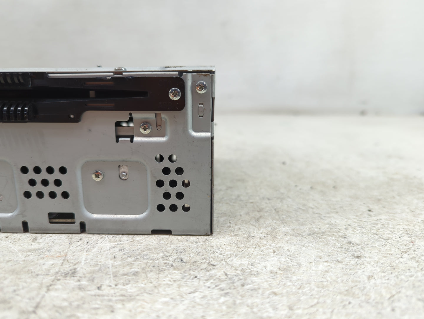 2013-2015 Ford Taurus Radio AM FM Cd Player Receiver Replacement P/N:DG1T-19C107-CG Fits Fits 2013 2014 2015 OEM Used Auto P