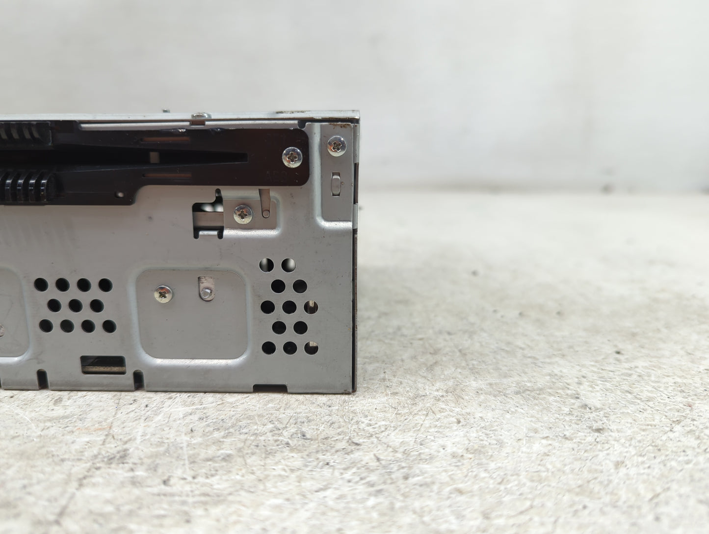 2013-2015 Ford Taurus Radio AM FM Cd Player Receiver Replacement P/N:DG1T-19C107-CG Fits Fits 2013 2014 2015 OEM Used Auto P