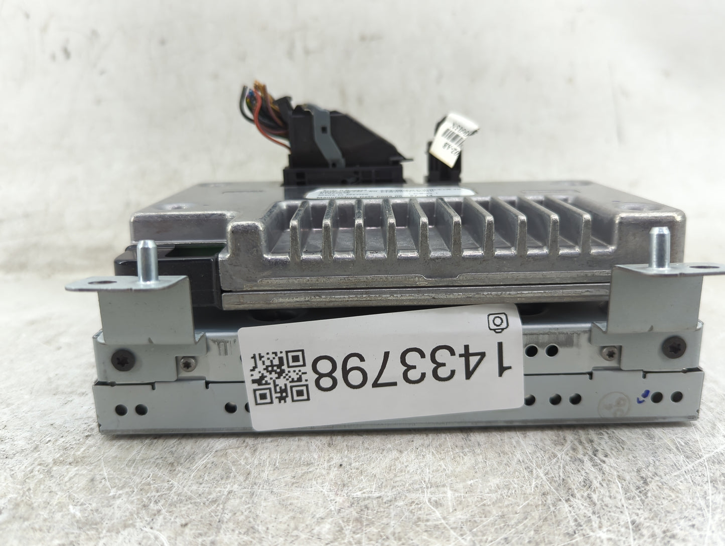 2014-2019 Ford Taurus Radio AM FM Cd Player Receiver Replacement P/N:DG1T-14F239-BU XT6V6848 Fits OEM Used Auto Parts - Oemu