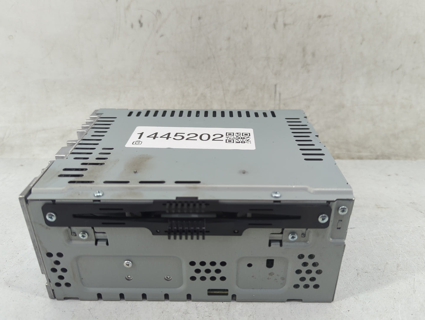 2015 Ford Taurus Radio AM FM Cd Player Receiver Replacement P/N:DG1T-19C107-NA Fits OEM Used Auto Parts - Oemusedautoparts1.