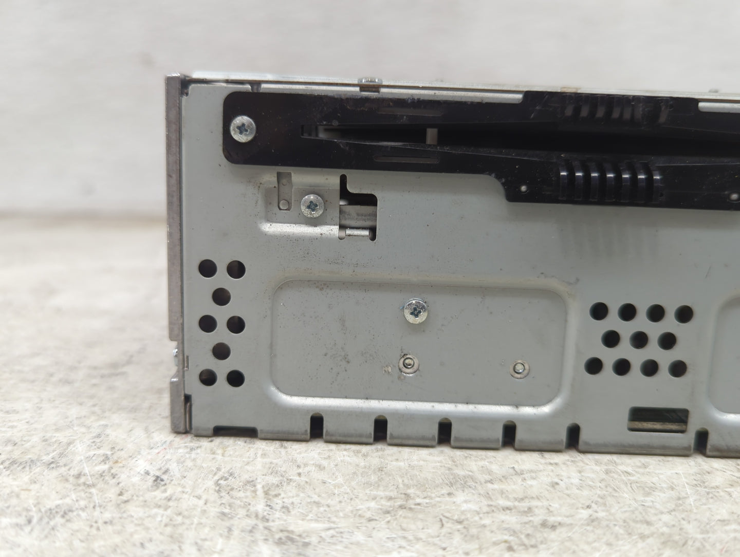 2013-2015 Ford Taurus Radio AM FM Cd Player Receiver Replacement P/N:DG1T-19C107-JD Fits Fits 2013 2014 2015 OEM Used Auto P