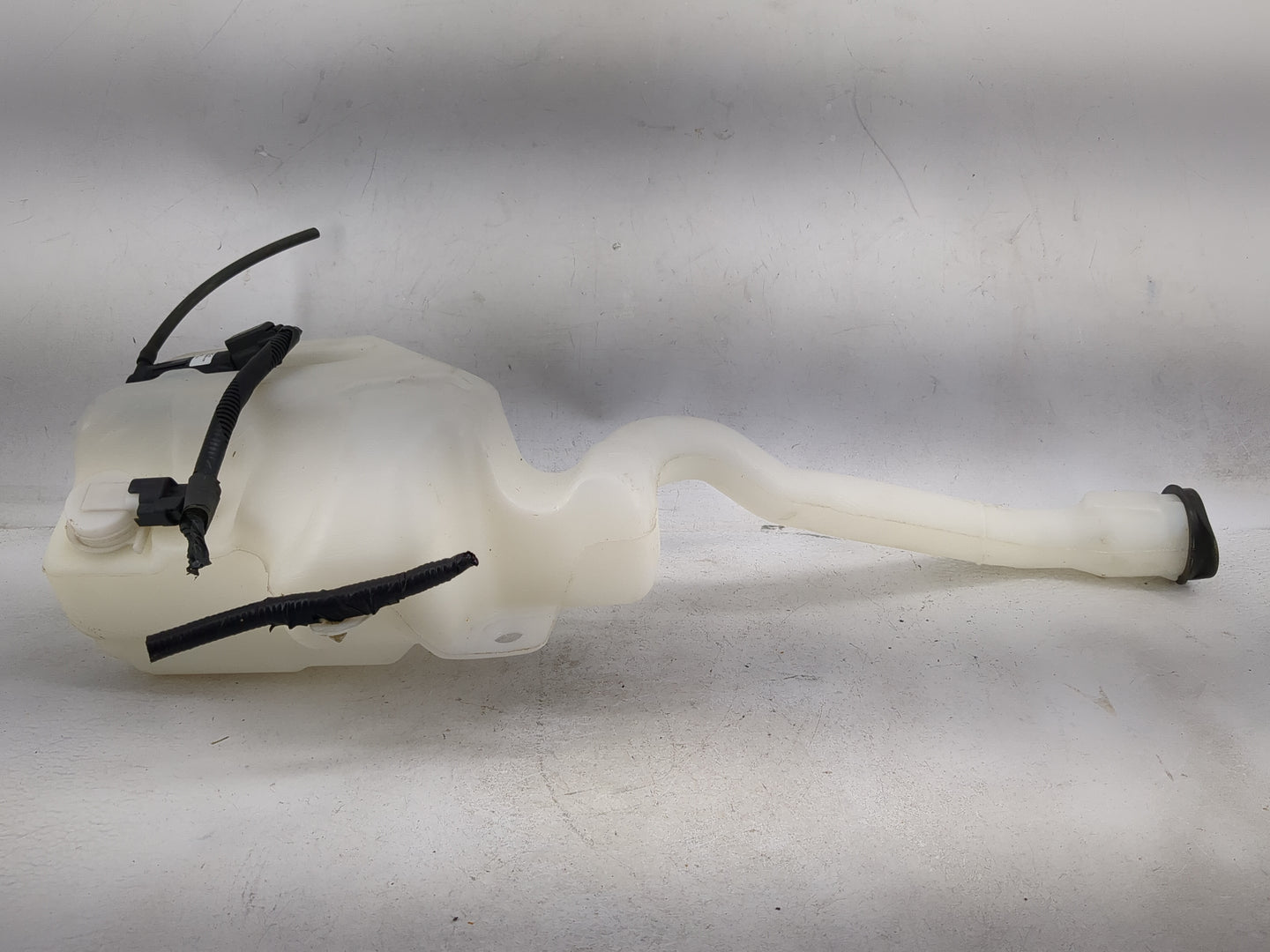 2013-2019 Ford Taurus Windshield Washer Fluid Reservoir Bottle 1482143 - Oemusedautoparts1.com